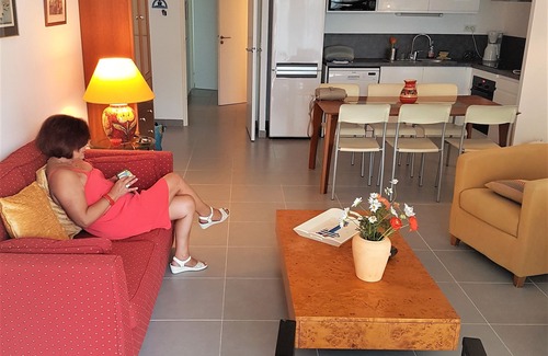 Palavas-les-Flots Apartment | Beach 20m, sea view, 3rd floor, private lift/parking/charging station