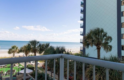 Golden Mile Apartment | Beach Bum Haven 2nd Flr Oceanfront with Breakfast