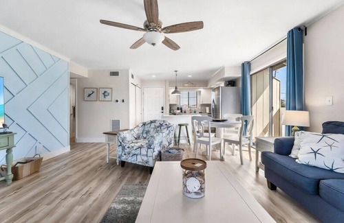 Holiday Isle Condo | Beach Chairs & Umbrella Included- Quick Walk to Private Beach- Golf Course View