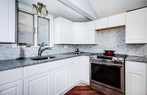 Hampton Condo | Beach Condo with a view! 3-bedroom with balcony porch!