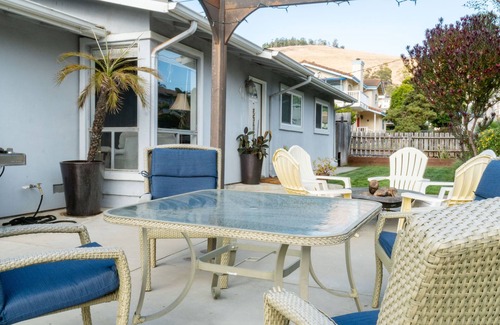 Morro Bay House | Beach Cottage by the Sea! Dog friendly and child friendly!