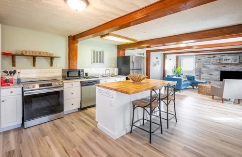 Wilmington Beach House | Beach Daze Duplex - Unit B! Fenced-in backyard! Pets Welcome! 5 Blocks to beach!