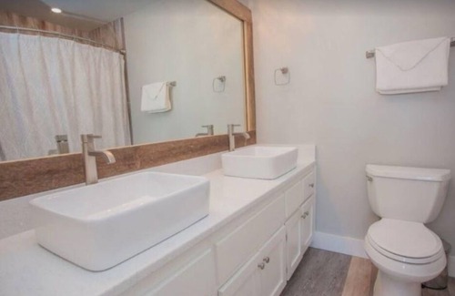 Summer Breeze House | BEACH FEVER in Horizon South - 2 BR, 2.5 bath, sleeps 8 - 5 min walk to beach!
