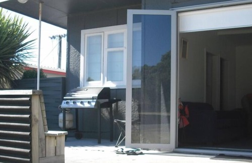 Urenui House | Beach front bach in Urenui