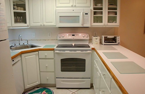 Holiday Isle Condo | Beach front Condo with gorgeous views of the Gulf and 300 Feet of Private Beach