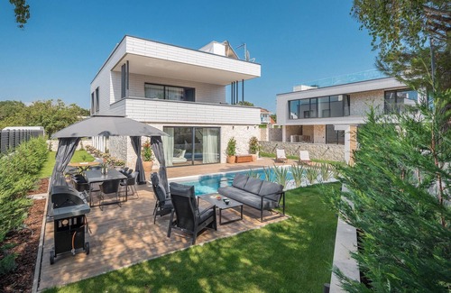 Funtana House | Beach front home in Porec