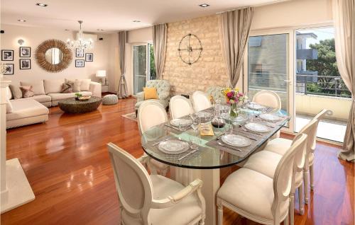 Bacvice House | Beach Front Home In Split