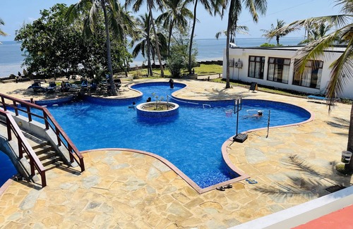 Mtwapa Villa | Beach Front