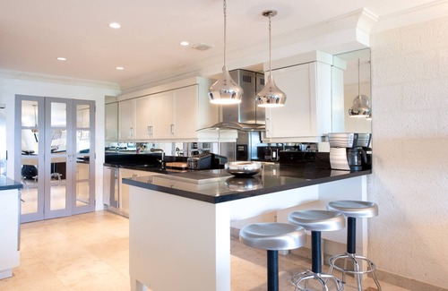 Old Trees Bay Apartment | Beach Front Luxury Apartment With 2 En-Suite Bathrooms And 30m Pool