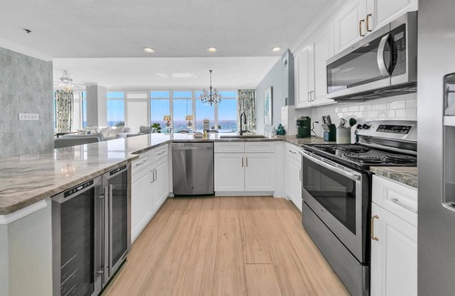 Crescent Beach Condo | 🏖️Beach Front-Newly Renovated-Stunning Views-3BR Sterling Beach #301🏖️