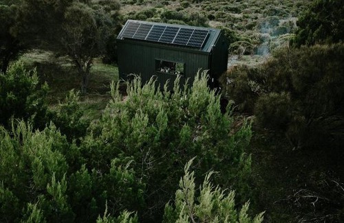 Antechamber Bay House | Beach Front Off-Grid Cabin on Kangaroo Island - Lyra