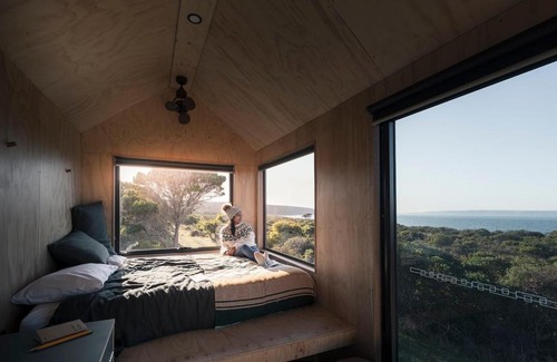 Antechamber Bay House | Beach Front Off-Grid Cabin on Kangaroo Island - Lyra