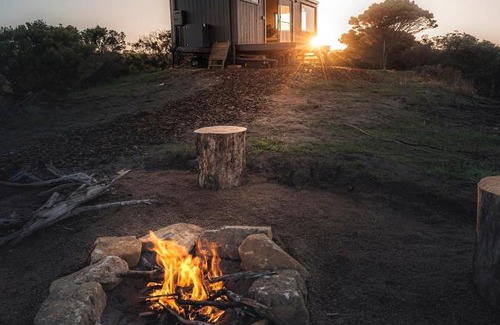 Antechamber Bay House | Beach Front Off-Grid Cabin on Kangaroo Island - Lyra