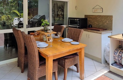 Yorkeys Knob Apartment | 'Beach Haven' at Yorkeys Knob. Beachfront Apartment for 4 guests.