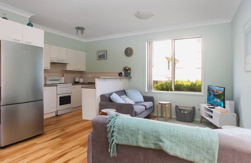 Hawks Nest House | Beach Haven - opposite the beach