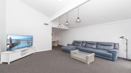 Ettalong Beach House | Beach House - Ettalong - Pet Friendly