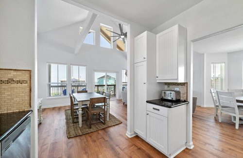 Galveston House | Beach House Just Steps from the Beach