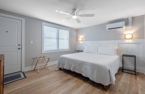 Yaupon Beach Hotel | Beach House OKI - Premium King Suite in hotel on Oak Island, North Carolina