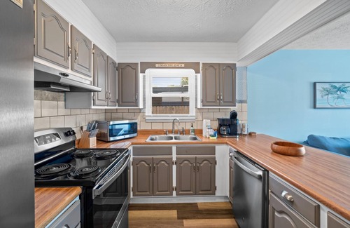 Bahama Beach House | Beach House Seas The Day - Beach Across Street, Free Activities Daily