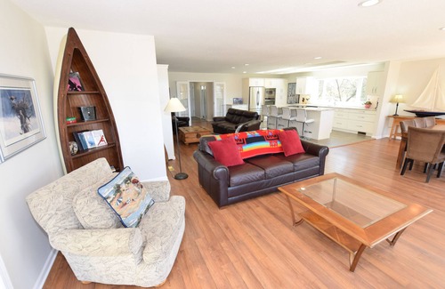 North End House | Beach House w/Private Beach, 4br, Walk to Downtown, Beside Wildlife Sanctuary