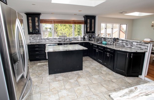 Easton's Point House | Beach house walking distance to Second Beach