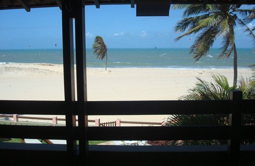 Pecém House | Beach house with swimming pool, terrace and walk in the sand.