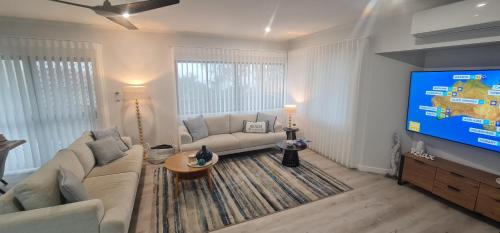 Lammermoor House | Beach House Yeppoon - ARay at Cooee Bay - Apt A