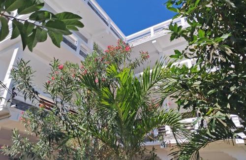 Uppuveli Hotel | Beach life long beach resort