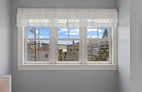 Old Orchard Beach Condo | Beach luxury Condo in Old Orchard Beach, ME, Spacious 4-bdrm, 3 1/2 bath w/AC
