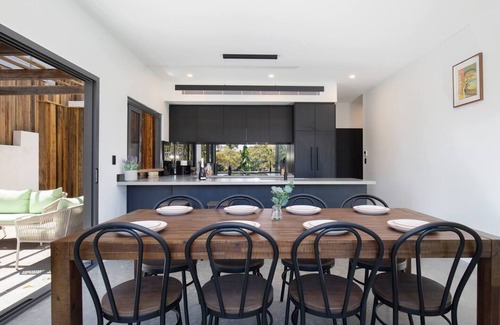 Merewether House | Beach Meets Bush at Expansive Treetop Oasis