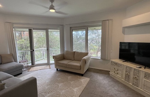 Mona Vale House | Beach only 400m walk away! Close to everything beautiful Mona Vale has to offer.