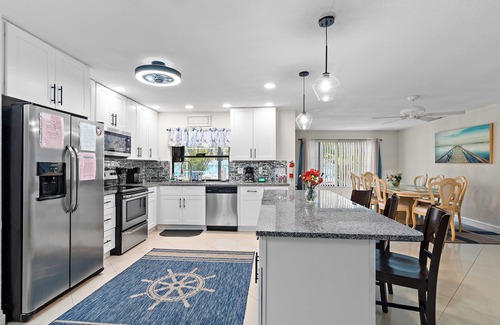 Seminole House | Beach Paradise for Groups! Huge Heated Pool, Spa, Amenities!