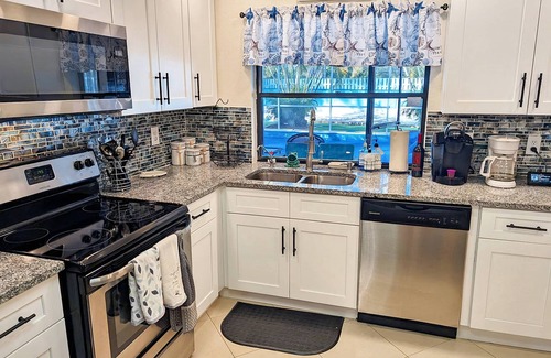 Seminole House | Beach Paradise for Groups! Huge Heated Pool, Spa, Amenities!