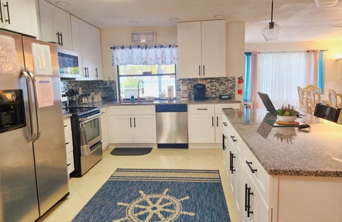 Seminole House | Beach Paradise for Groups! Huge Heated Pool, Spa, Amenities!