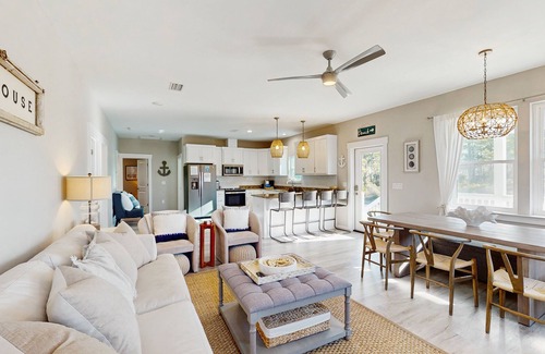 Cape San Blas House | Beach retreat with open layout, AC, private pool, fire pit & grill