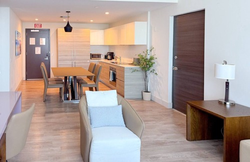 Hollywood Condo | Beach stay|rooftop pool|Hollywood Beach