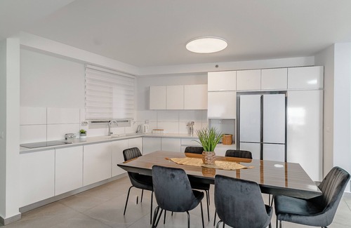 Ashkelon House | Beach vicinity, shopping G-level, parking. Near playground. Shabbat elevatorn
