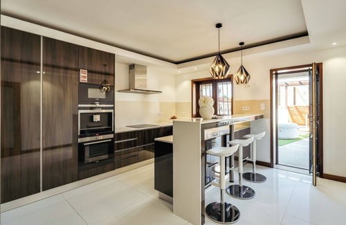 Vila Cha House | Beach Villa with Jacuzzi and Garage by HostWise