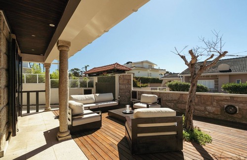 Vila Cha House | Beach Villa with Jacuzzi and Garage by HostWise