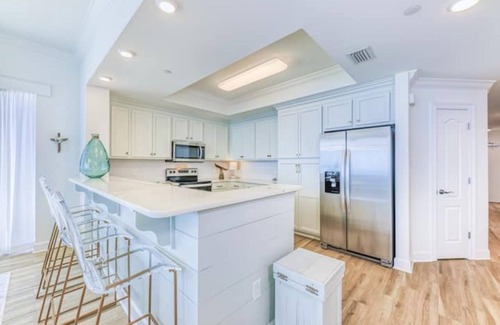 Orange Beach Condo | Beach w/Luxury! 4BR/3BA Condo in OBA w/Lazy River & dining in walking distance