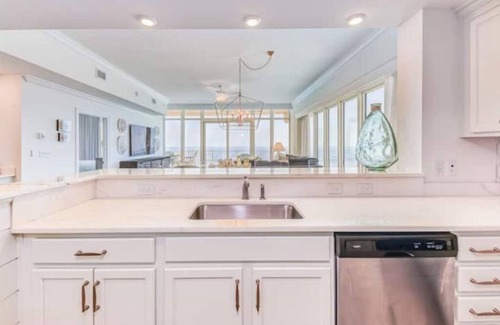 Orange Beach Condo | Beach w/Luxury! 4BR/3BA Condo in OBA w/Lazy River & dining in walking distance