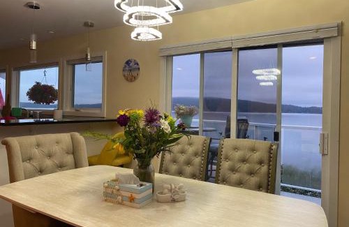 Bamberton House | Beachbreeze Panoramic Oceanview 4BR 3BA Romantic Sunrise & Celestial Views
