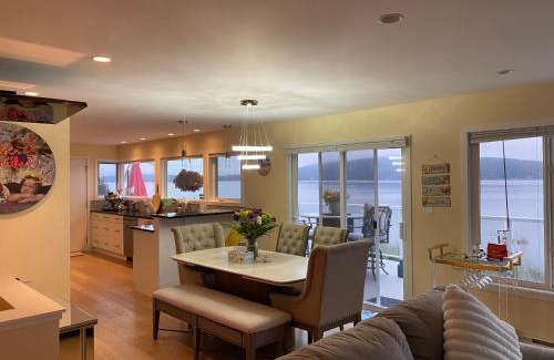 Bamberton House | Beachbreeze Panoramic Oceanview 4BR 3BA Romantic Sunrise & Celestial Views