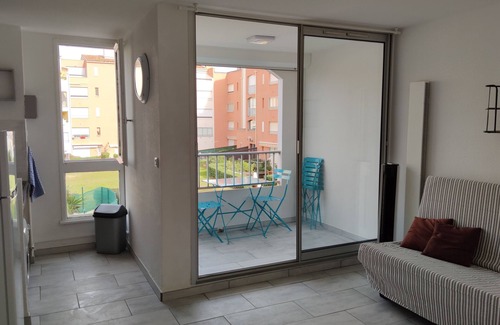 Cap d'Agde Apartment | Beaches 190m. WIFI. Balcony. Private/numbered parking.