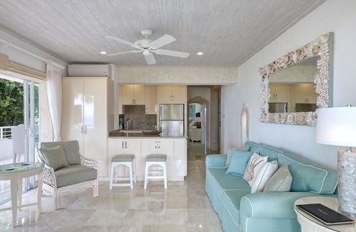 Old Trees Bay Apartment | Beachfront 2 bedroom condo with amazing view