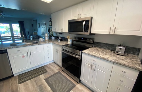Fort Walton Beach Condo | Beachfront 2BR Condo- Pool, Fitness Room, WiFi, W/D- Okaloosa Island near Destin