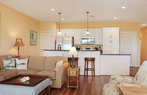 Cape San Blas Condo | Beachfront 2BR Condo: Club1C, Pool, Hot Tub & Deck