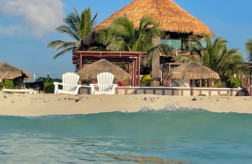 Playa del Secreto House | BeachFront 3 Bdrs. sleeps 7, Pool, Wi-Fi, Chef, staff on site, housekeeping