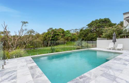 Warana House | Beachfront 3-Bed with Private Pool & Fireplace