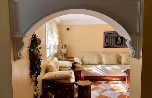 Arekmane Villa | Beachfront 3 Bedroom Villa w/ Parking